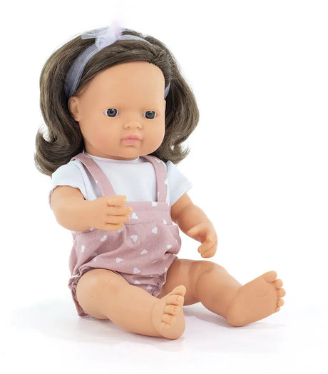 Lalka Miniland - Europejska dziewczynka o brązowych włosach 38 cm - w zestawie. bransoletka przyjaźni + naklejki - 10 miesięcy