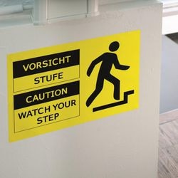 Etykietuje hermę