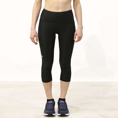 Damskie spodnie sportowe Under Armour tech hi capri-blk w kolorze czarno-białym