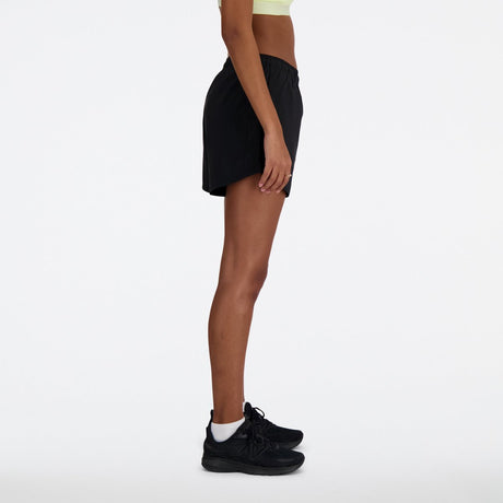 Damskie spodnie sportowe New Balance Sport Essential Short 5 - czarne
