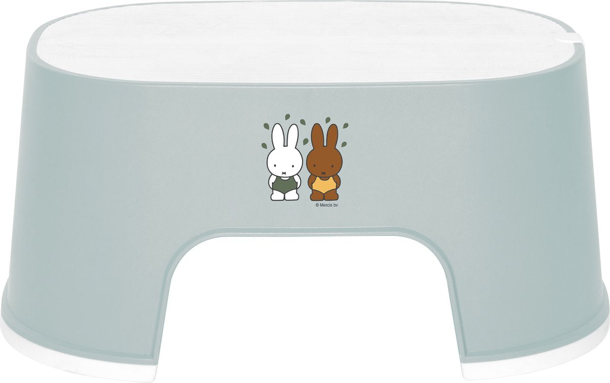 Stołek Bébé-jou ze stopniem Miffy Nina w wannie