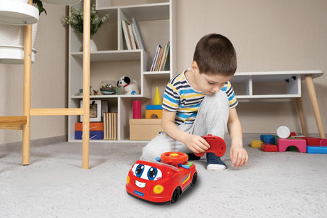 Lexibook Crosslander® Little Explorer RC – ten zdalnie sterowany, interaktywny mały odkrywca to pełen funkcji samochodzik, który oferuje realistyczne dźwięki, światła i interaktywne elementy sterujące, zapewniające niekończącą się pomysłową zabawę!