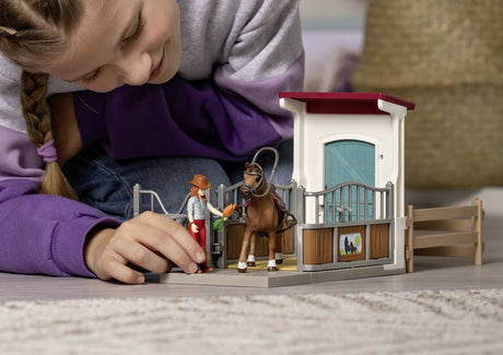 Schleich 42710 – boks dla koni klubowych – hannah i cayenne