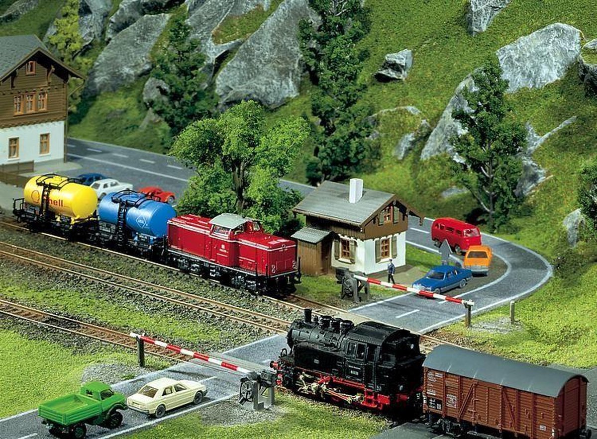 Faller 282730 z przejazdu kolejowego