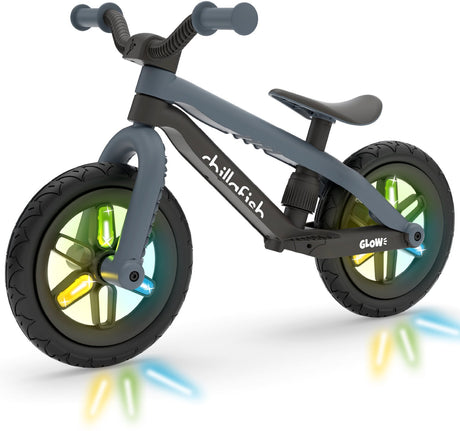 Chillafish loopfiets 2 jaar met glow led wielen - zwart- lichtgewicht loopfiets jongens en meisjes tot 5 jaar met voetsteun, voetrem en verstelbaar zadel - met 12 rubberskin banden voor extra grip - geen batterijen nodig - model bmxie glow 2