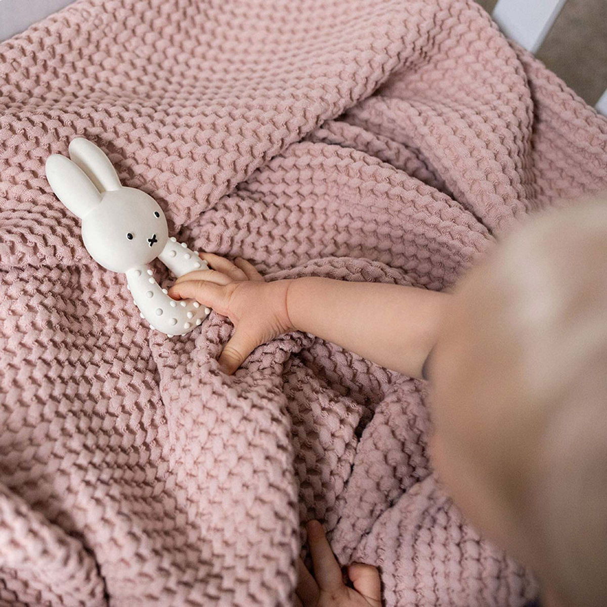 Zabawki Bambolino Gryzaczka Miffy