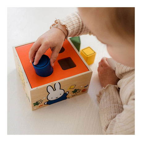 Drewniany sortownik kształtów Bambolino Miffy. 3+
