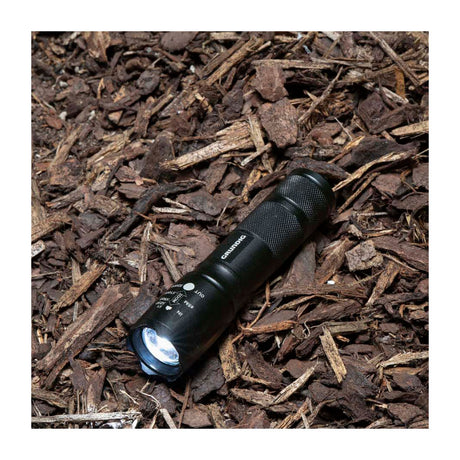 Niemarkowa latarka LED marki Sans Marque z zoomem