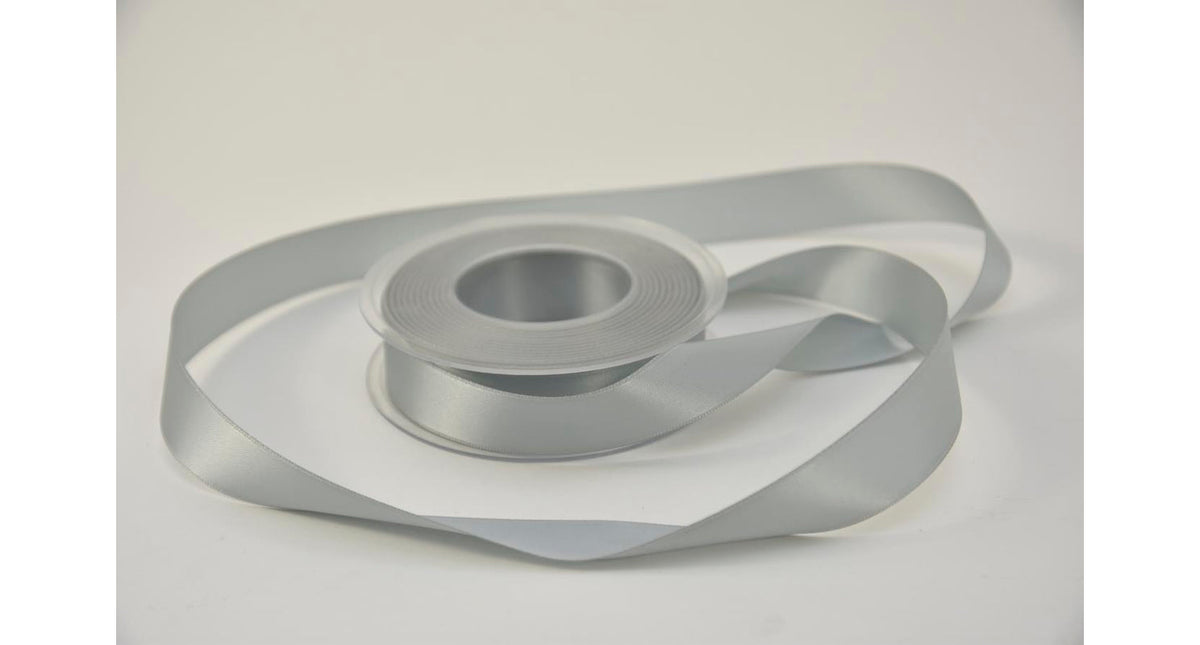 Satijnlint 25 mm x 25 mtr lichtgrijs