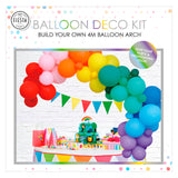 Balony Globos ustawione w kształcie tęczy
