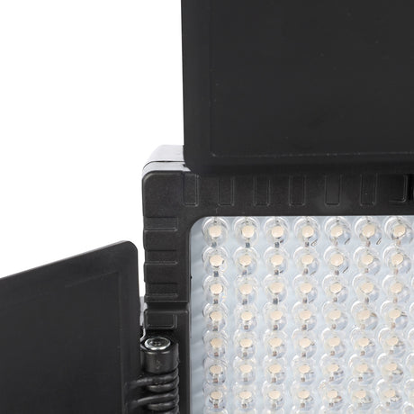 Zestaw lamp LED Falcon Eyes z możliwością ściemniania DV-160V-K2 w komplecie. bateria