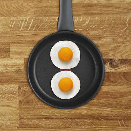 Czarna patelnia Tefal Change o średnicy 24 cm