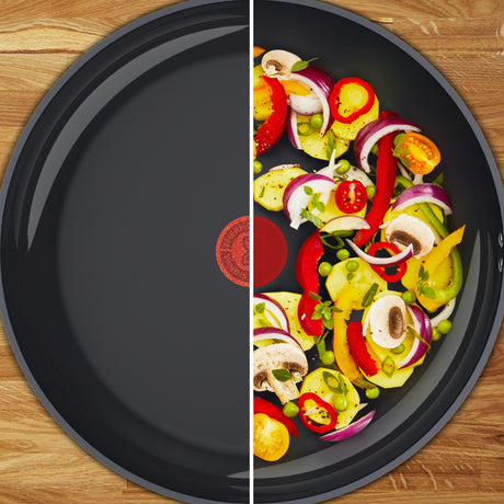 Czarna patelnia Tefal Change o średnicy 24 cm