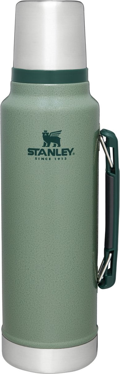 Legendarny termos Stanley Classic 1,4 l utrzymuje ciepło przez 40 godzin, zimno przez 35 godzin - szczelny - można myć w zmywarce - nie zawiera BPA - na kawę, herbatę i nie tylko - termos ze stali nierdzewnej - czarny mat