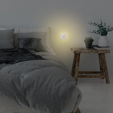 Włącznik dotykowy LED lampki nocnej Hama do ciepłego światła z przyciskiem dotykowym w gniazdku