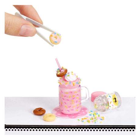 Miniverse make it mini food: seria obiadowa 4 - zestaw do rękodzieła - tworzenie miniatur - przekąski i napoje - w tym stół
