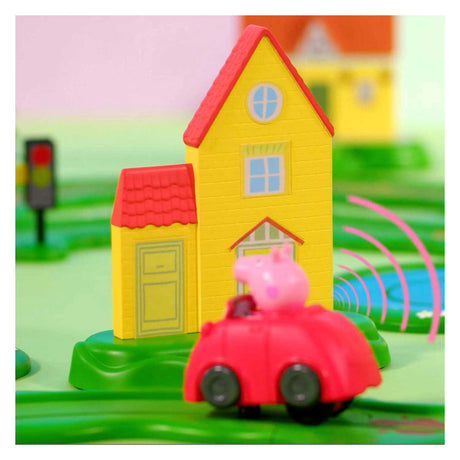 Świnka Peppa Spectron świstuje - mały czerwony samochodzik Peppy