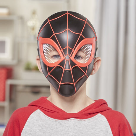Różne maski bohatera Spidermana