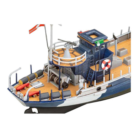 Zestaw do sklejania firmy Revell - kfk (kriegsfischkutter) 1:144 - 102 szt.