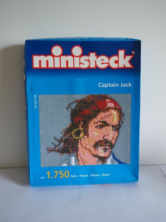 Ministeck - kurtka kapitana 1750 sztuk