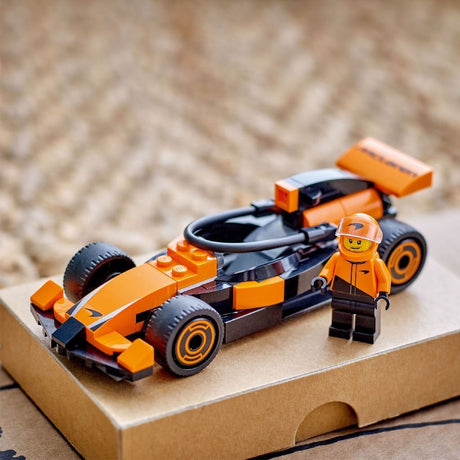 Lego City 60442 Kierowca f1 z samochodem wyścigowym McLaren