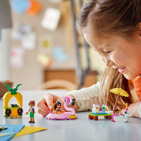 Lego Friends 42658 Impreza przy basenie z flamingiem i jednorożcem