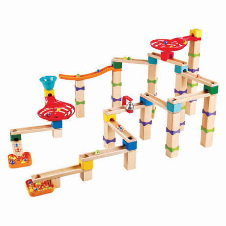 Drewniany tor marmurowy Hape - 128-częściowy drewniany tor marmurowy ze spiralami, dzwonkiem i 40 kulkami, od 3 lat