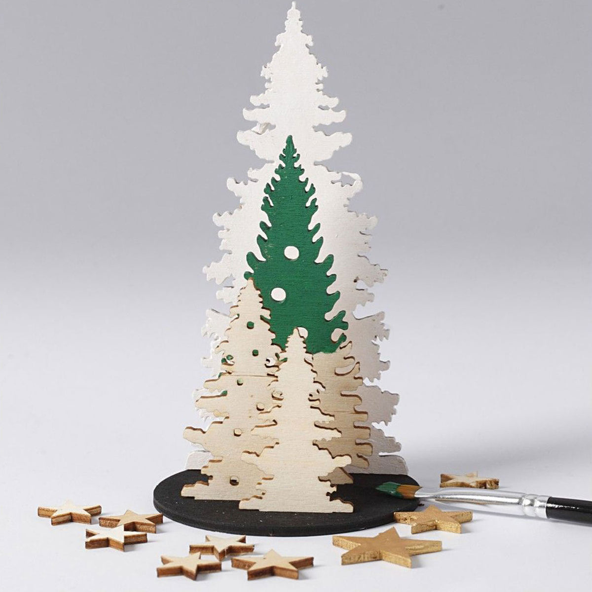 Firma Creativ https: www.cchobby.nl diy-drewniane-figurki-choinki-długość-20-cm-szerokość-17-cm-grubość-3-mm-1-pudełko