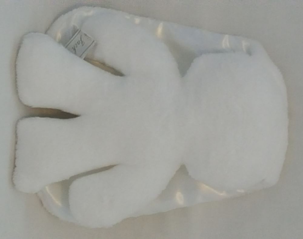 Króliczek w kolorze białym z białymi uszami. 26cm