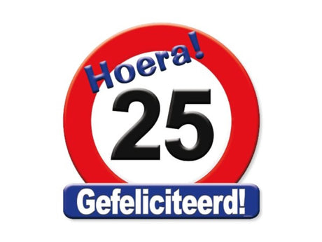 Znak drogowy z hołdem Paperdreams - 25 lat