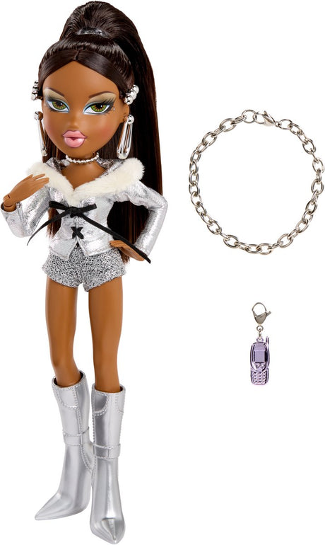 Bratz mga Charmz Fashion Doll Sasha z bransoletką i akcesoriami.