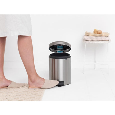 Kosz na śmieci z pedałem Brabantia Newicon 5l, stal matowa