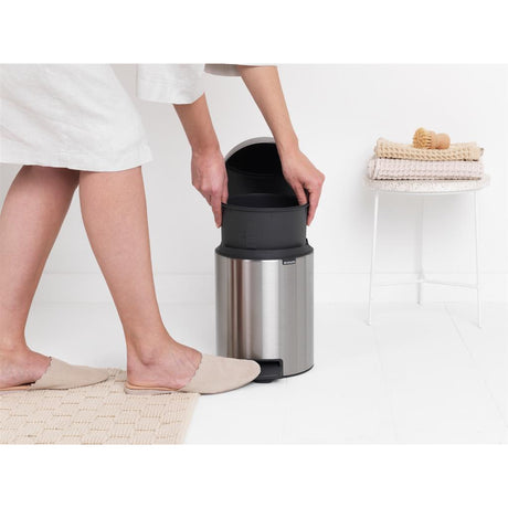Kosz na śmieci z pedałem Brabantia Newicon 5l, stal matowa