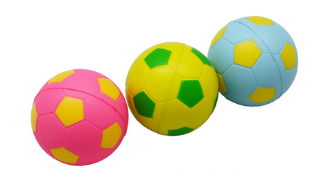 Engelhart mix piłek z miękkiej pianki – nadruk piłkarski – niebieski różowy żółty – 6,3 cm – zestaw 3 sztuk w siatce – miękkie piłki piankowe – mini piłki do zabawy – zabawki przyjazne dzieciom –