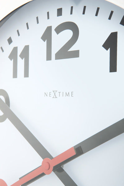 Stacja Nexttime – zegar ścienny – 35 cm – szczotkowane aluminium – biały