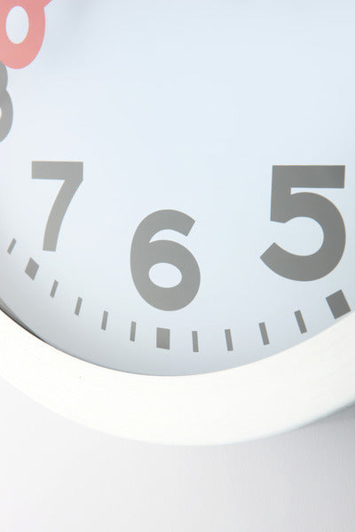 Stacja Nexttime – zegar ścienny, zegar stołowy – 19 cm – szczotkowane aluminium – biały