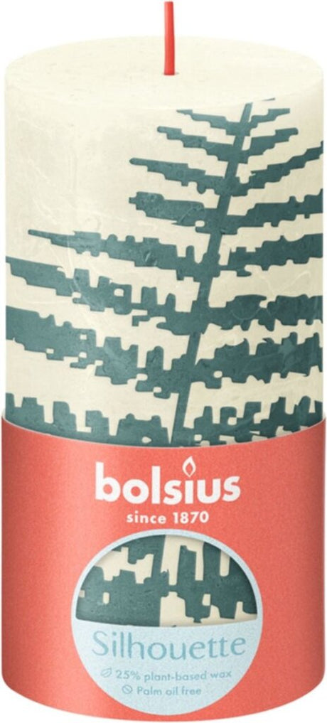 Rustykalna świeca okrągła Bolsius 130 68 mm miękka perła z sylwetką paproci