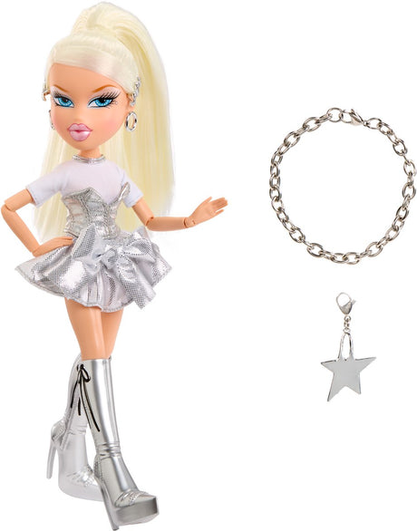 Bratz mga Charmz Fashion Doll Cloe z bransoletką i akcesoriami.