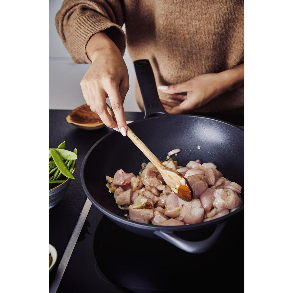 Patelnia wok Beka Energy R z ceramiczną powłoką nieprzywierającą i uchwytem 30 cm