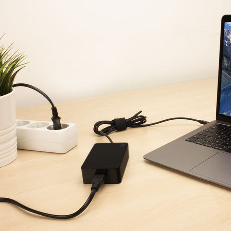 Ładowarka do laptopa Act USB-C ac2005 czarna 45 x 180 mm