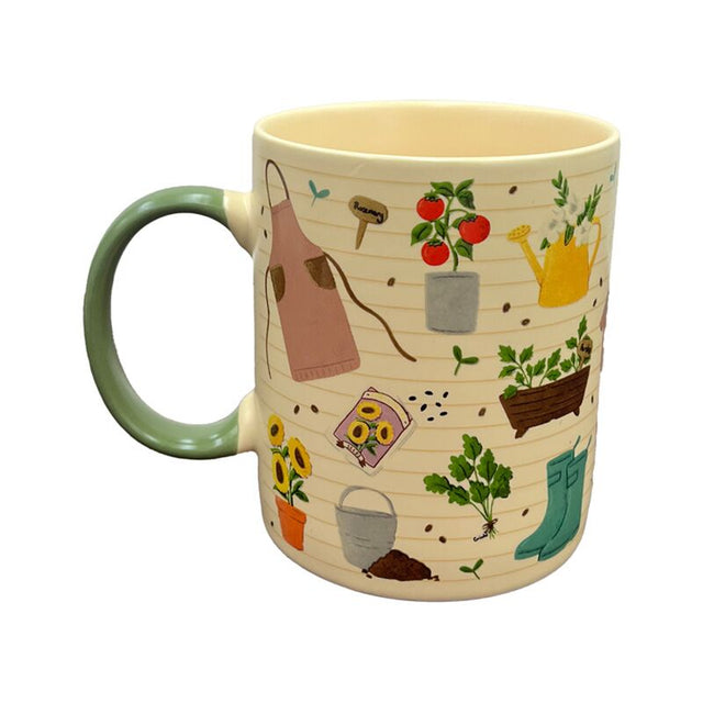 W ogrodzie porcelanowy kubek