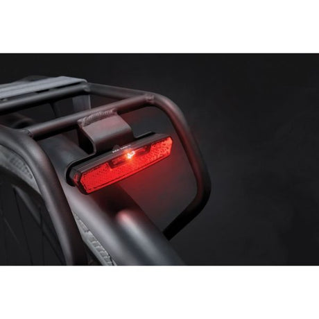 Lampka tylna Axa Carrier Juno na dynamo stała 80 mm - czerwona