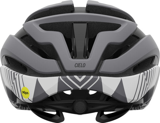 Giro Cielo mi zakłada kask