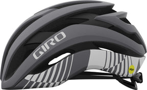 Giro Cielo mi zakłada kask