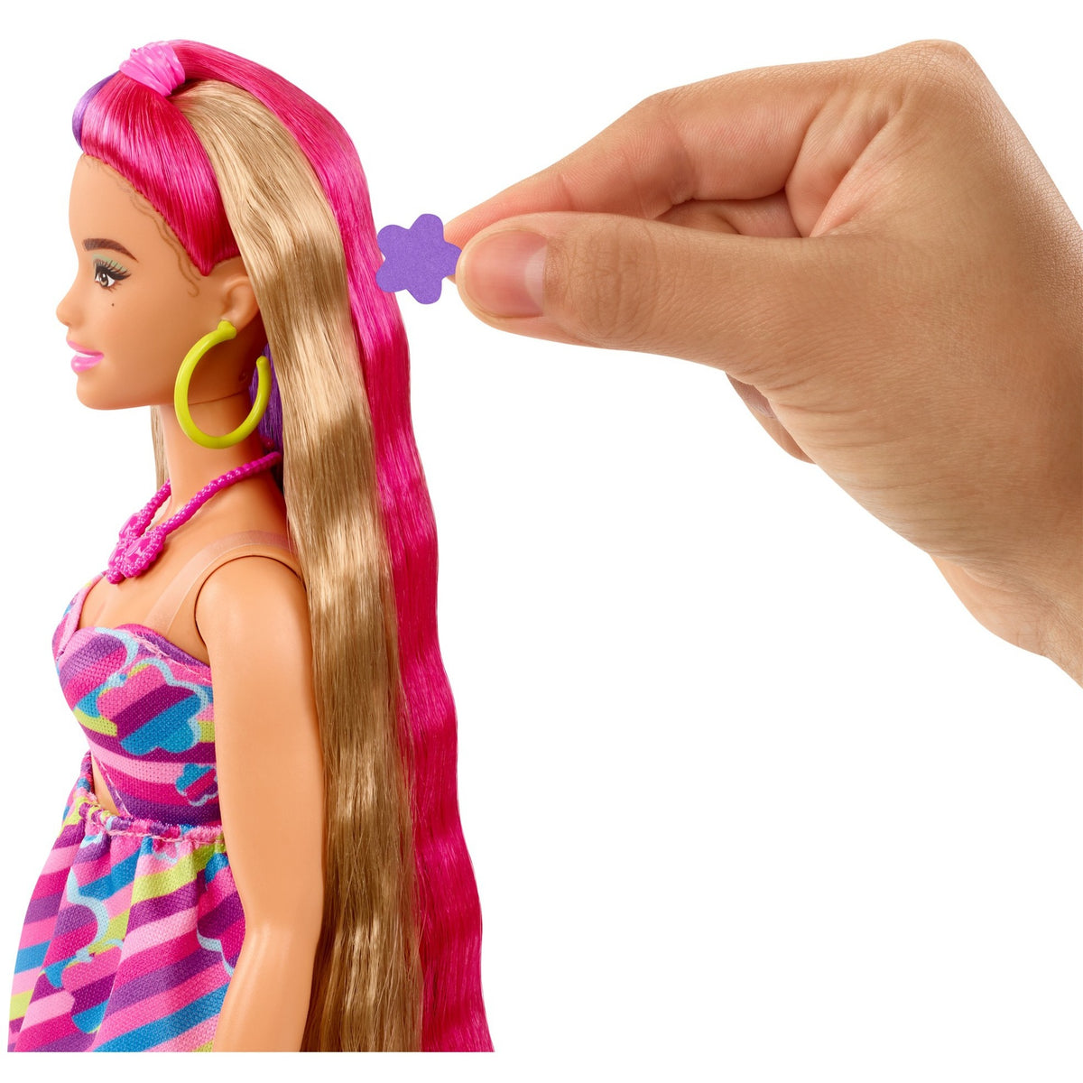 Lalka Barbie z całkowicie włosowymi włosami