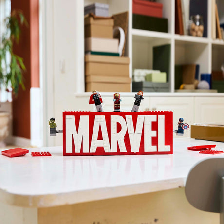 LEGO Super Heroes 76313 Marvel Logo i minifigurki