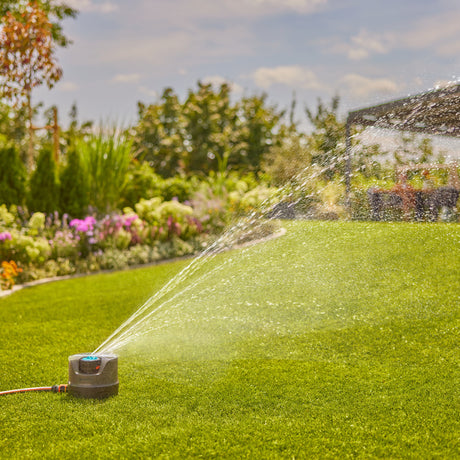 Gardena aquaprecyzyjny system nawadniania słonecznego do systemu zraszania trawnika (szary turkus, powierzchnia zraszania 320 m²)