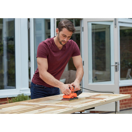 Black+decker 150w 1 3-arkuszowa szlifierka oscylacyjna bew220-qs (pomarańczowo-czarna)