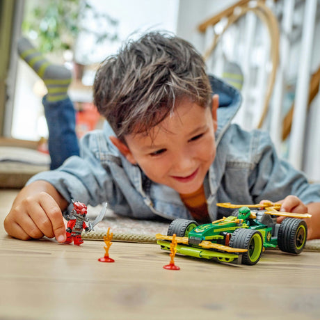 Lego Ninjago 71828 Lloyds ciągnie samochód wyścigowy