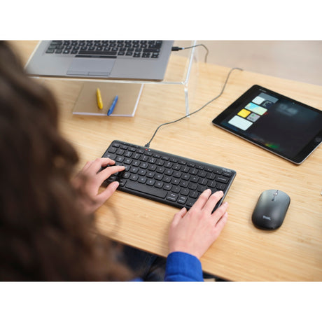 Kompaktowa bezprzewodowa klawiatura Trust Lyra (czarna, układ US (QWERTY), przełączniki nożycowe, 65%, 2,4 GHz USB, Bluetooth)